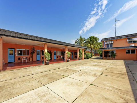 Riviera Motel Bundaberg - Accommodation Nelson Bay 1