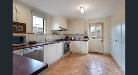 Roalies Farm House - Nelson Bay Accommodation.com 3