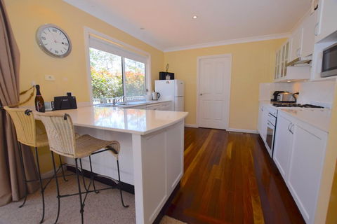 Rocky Mountain Cottage - Accommodation Nelson Bay 3