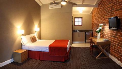Rose & Crown Hotel - Accommodation Nelson Bay 1