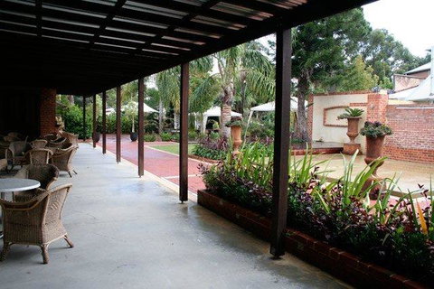 Rose & Crown Hotel - Accommodation Nelson Bay 3