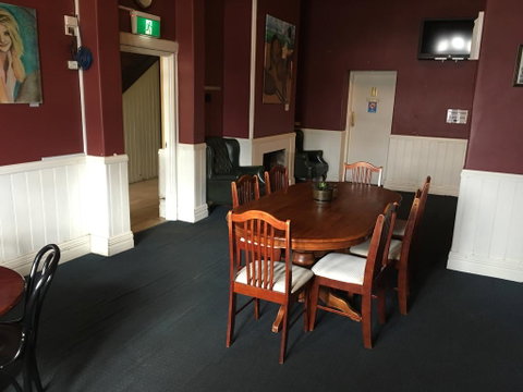 Royal Exchange Hotel - Accommodation Nelson Bay 3