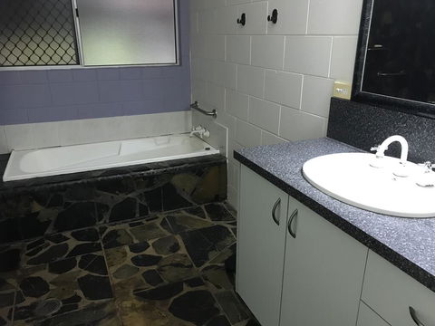 Royal Palm Cottage, Entire Two Bedroom 2 Bathroom House With Pool - Accommodation Nelson Bay 3