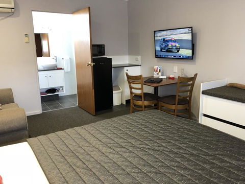 Roydons Motor Inn - Accommodation Nelson Bay 1