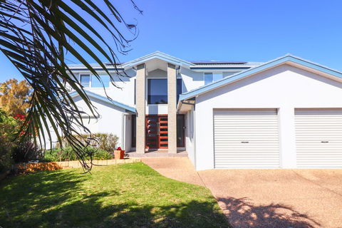 Saltwater Manor - Accommodation Nelson Bay 2