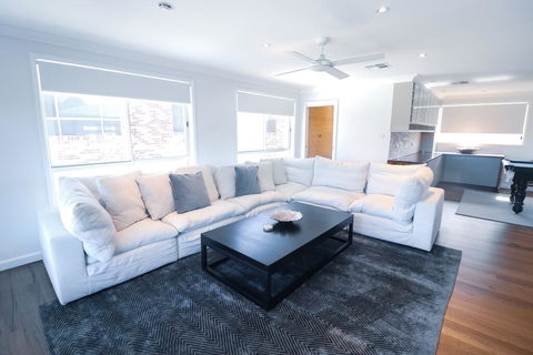 Saltwater Manor - Accommodation Nelson Bay 3