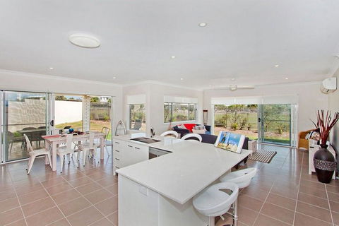 SALTY PAUSE @ BONDI HOUSE - Accommodation Nelson Bay 1