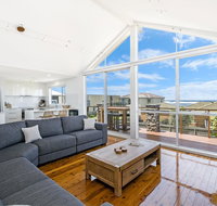 Salty's - Newly Renovated - Accommodation Nelson Bay