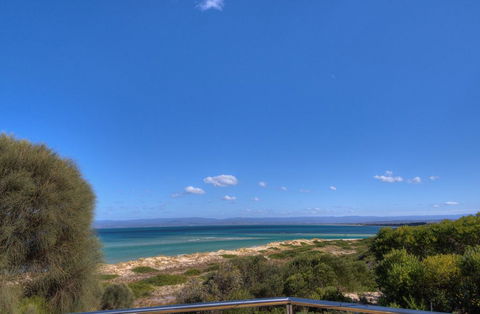 Sandbar Beach House - Accommodation Nelson Bay 3