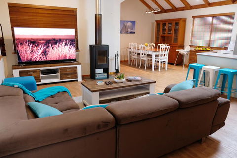 Sea Esta - Town & Beach On Your Doorstep - Nelsons Bay Accommodation 2