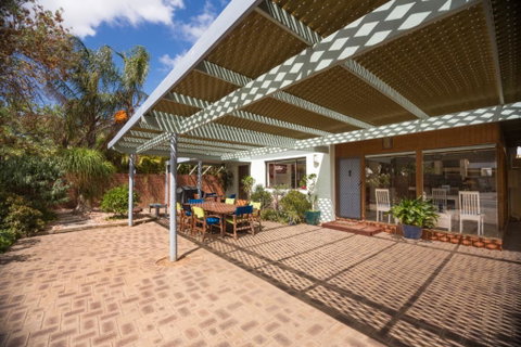 Sea J's, Brighton - Nelsons Bay Accommodation 3