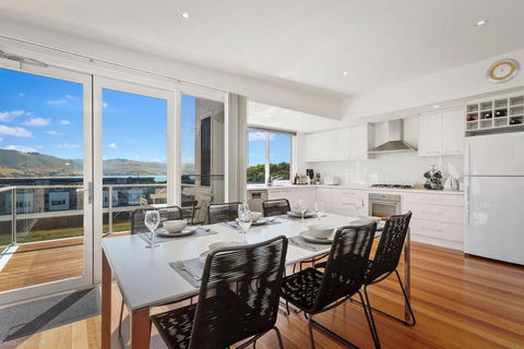 SEA NOOK - Seconds From The Beach - Accommodation Nelson Bay 2