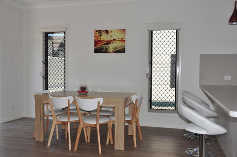 Seadaze 1 - Rainbow Beach, Gorgeous Unit Close To The Beach, Aircon, Pool - Accommodation Nelson Bay 2