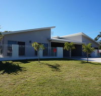 Seadaze 1 - Rainbow Beach Gorgeous unit close to the beach Aircon Pool - Accommodation Nelson Bay