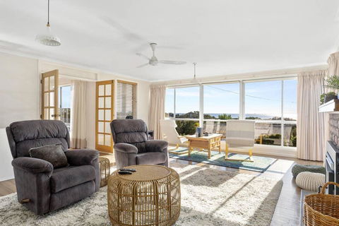 SEASIDE SERENITY 1 - Accommodation Nelson Bay 0