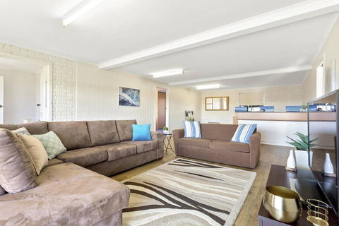SEASIDE SERENITY 2 - L'Abode Accommodation - Accommodation Nelson Bay 0