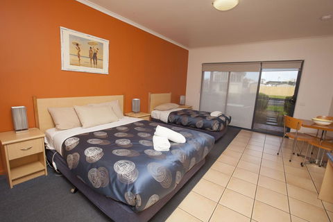 Seaview Motel & Apartments - Nelson Bay Accommodation.com 3