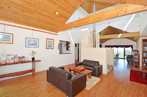 Sensational Heights Bed & Breakfast - Accommodation Nelson Bay 3