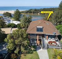 Seven Smiles - riverside location and ocean views - Accommodation Nelson Bay