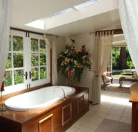 Shakespeare's Wilderness Chalet - Accommodation Nelson Bay