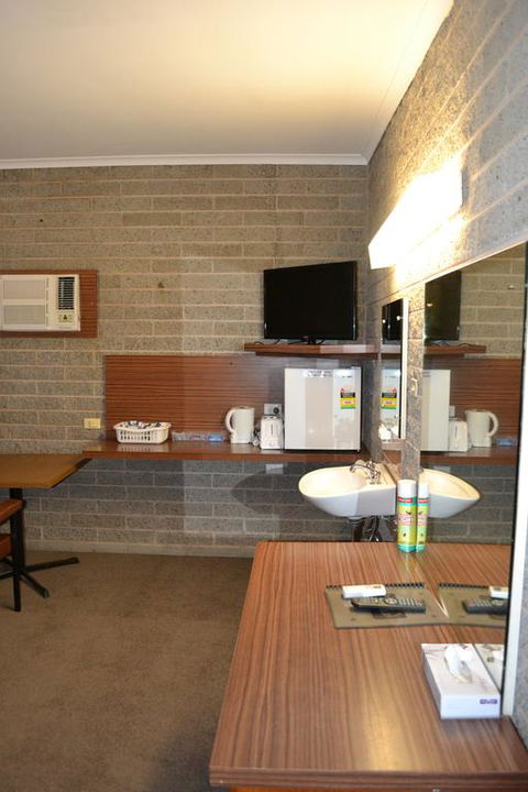 Shamrock Hotel Motel Balranald - Accommodation Nelson Bay 1