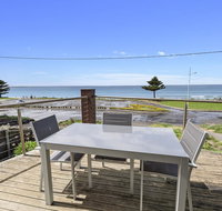 Shemara - Idyllic East Beach property with multiple living areas - Accommodation Nelson Bay