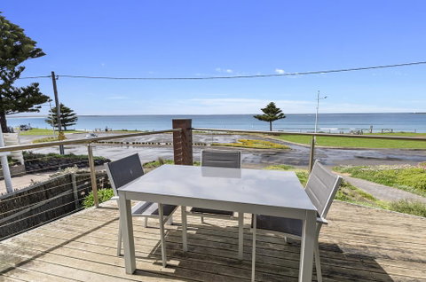Shemara - Idyllic East Beach Property With Multiple Living Areas - Accommodation Nelson Bay 0