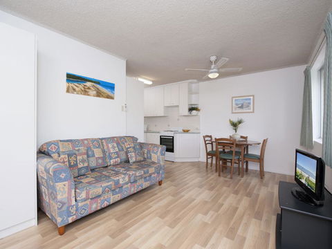 Shipmates, Unit 2/51 Christmas Bush Avenue - Accommodation Nelson Bay 0