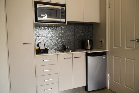 Simmers Serviced Apartments - Accommodation Nelson Bay 2