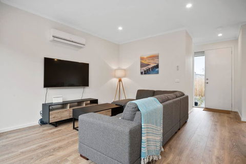 Sleek, Modern Capel Sound! - Accommodation Nelson Bay 3