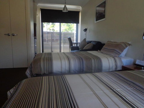 Smart Stayzzz Inns - Accommodation Nelson Bay 1