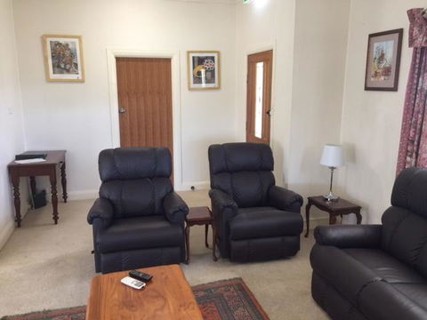 Smith Street Cottage Naracoorte - Accommodation Nelson Bay 3