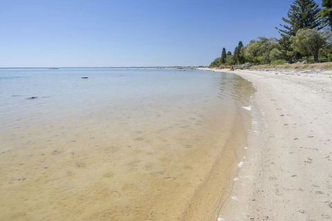 Snoozeaway - Nelsons Bay Accommodation 1
