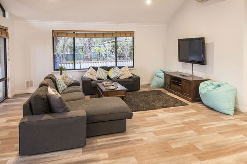 Snoozeaway - Nelsons Bay Accommodation 2