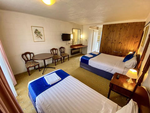 Snow Season Motor Inn - Accommodation Nelson Bay 2