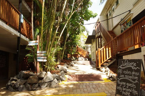 Somewhere To Stay Backpackers - Accommodation Nelson Bay 1