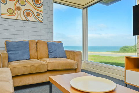 South Seas Beachfront Apartments - Nelsons Bay Accommodation 2
