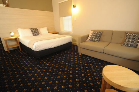 Sovereign Hill Hotel - Accommodation Nelson Bay 2