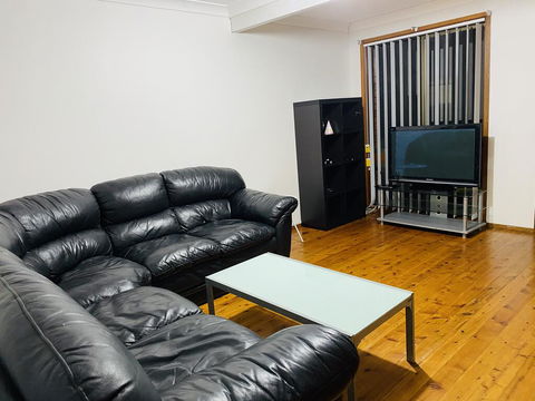 Spacious Townhouse In Wollongong - Accommodation Nelson Bay 1
