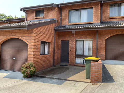 Spacious Townhouse In Wollongong - Accommodation Nelson Bay 3