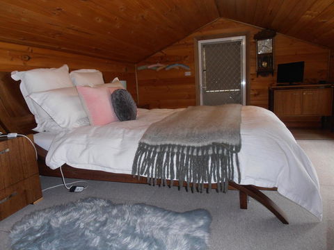 Springmead Rustic Cabin - Accommodation Nelson Bay 2