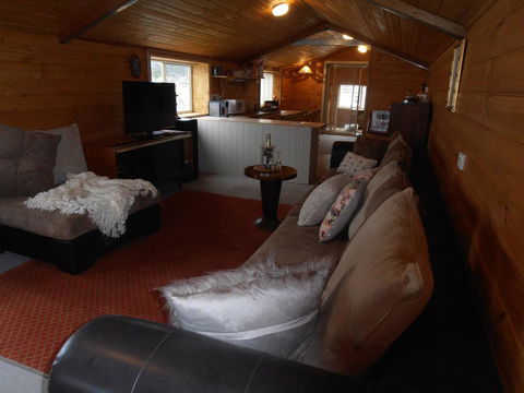 Springmead Rustic Cabin - Accommodation Nelson Bay 3