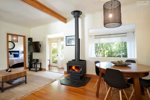 Stonewall Cottage For Two With Fireplace - Accommodation Nelson Bay 3