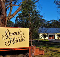 Straw House B and B - Accommodation Nelson Bay