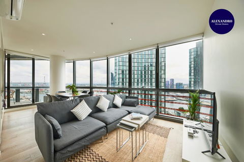 STUNNING 2 BED 2 BATH STYLISH UNIT // FREE PARKING - Accommodation Nelson Bay 0