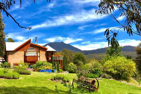 STUNNING HOME WITH AMAZING VIEWS - Just 20 Mins To The City And Only 10 To MONA! - Accommodation Nelson Bay 1