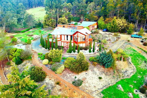 STUNNING HOME WITH AMAZING VIEWS - Just 20 Mins To The City And Only 10 To MONA! - Accommodation Nelson Bay 2