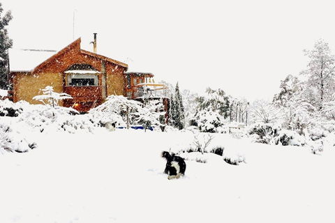 STUNNING HOME WITH AMAZING VIEWS - Just 20 Mins To The City And Only 10 To MONA! - Accommodation Nelson Bay 0
