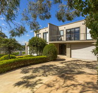 STYLISH SUN-DRENCHED AND SOPHISTICATED - Accommodation Nelson Bay