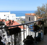 Sun Sand Sea and Salty Kisses Cottesloe beach house - Accommodation Nelson Bay